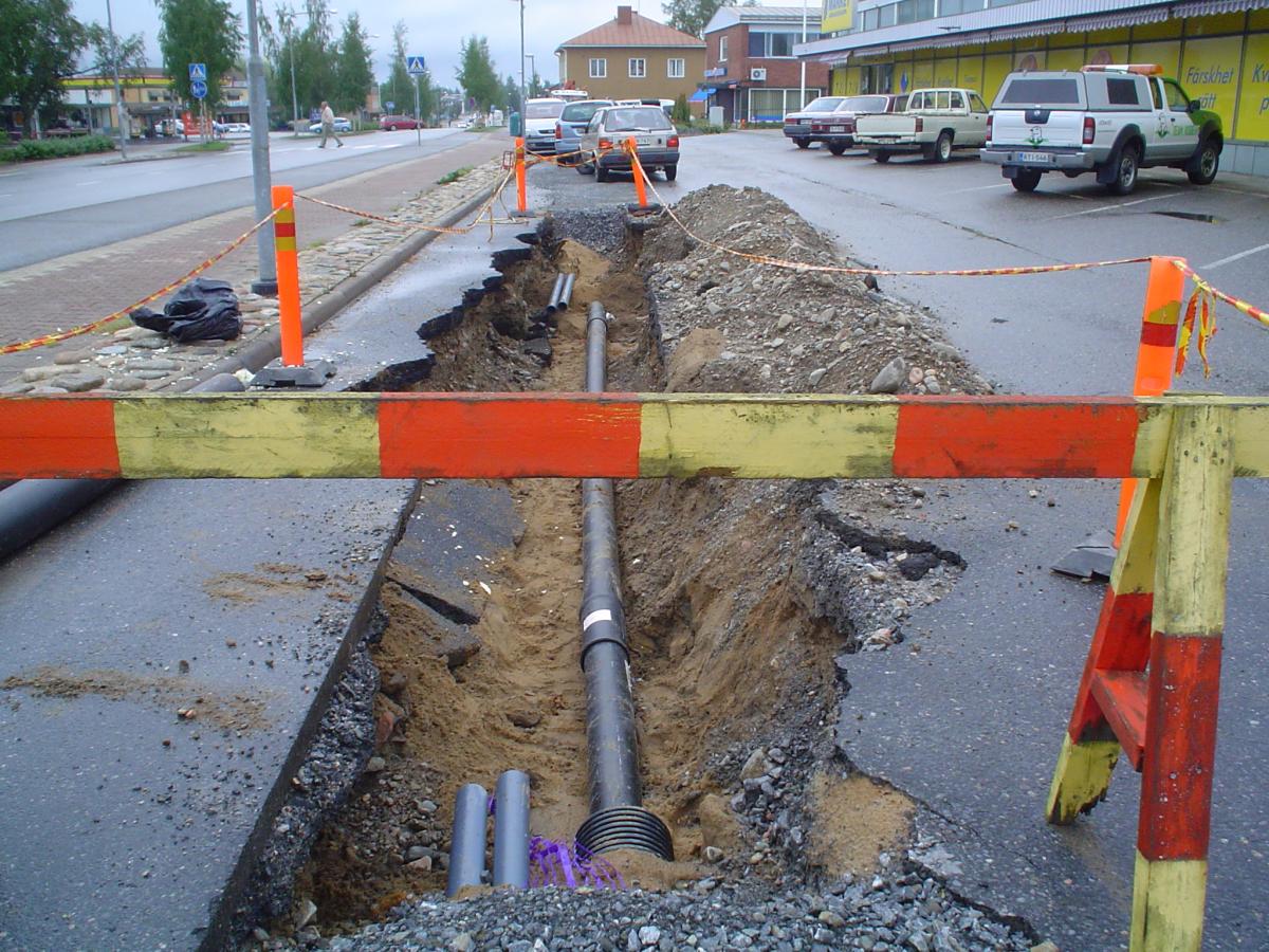 Röret utanför föredetta S-market i Näsby (2006)